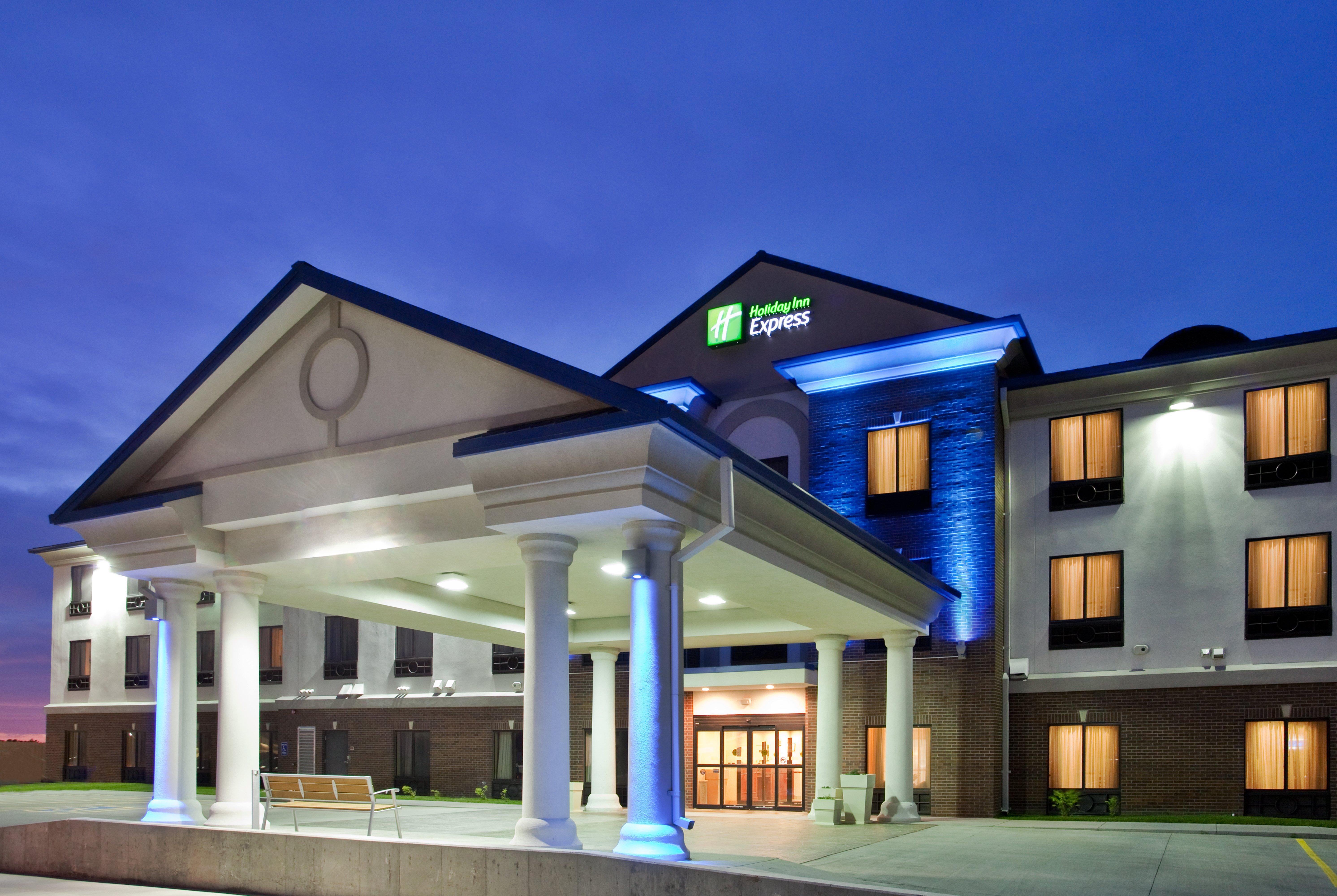 Holiday Inn Express Hotel & Suites Mcpherson, An Ihg Hotel Exterior photo